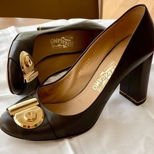 Ferragamo Chocolate Brown, stacked high heel shoes. Size 8.5 B